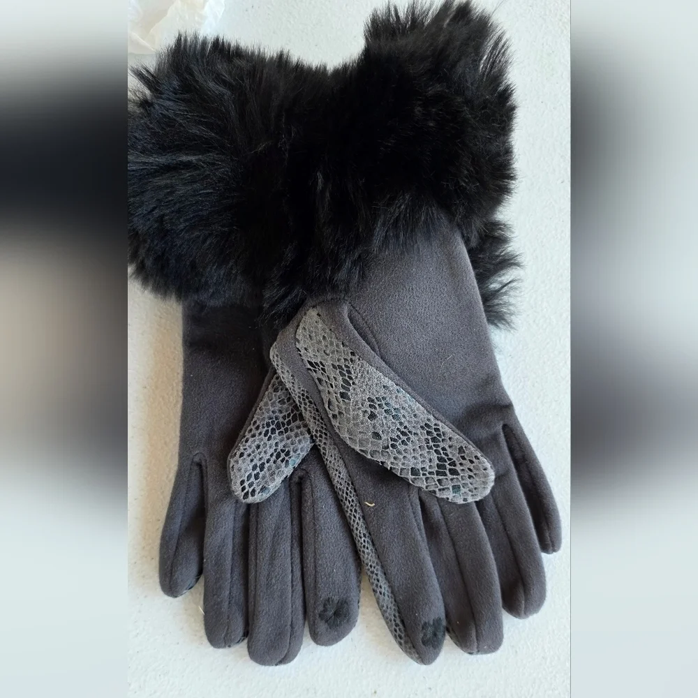 Chic Black and Gray Snake Print Gloves